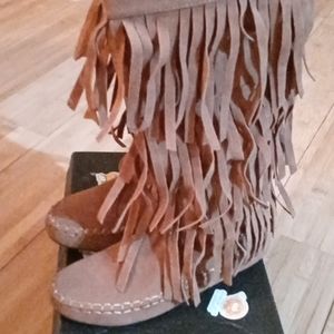 NWT Girls 😍 beautiful suede fringe boots